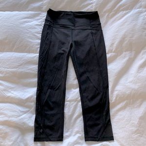 Like new black cropped lululemon leggings